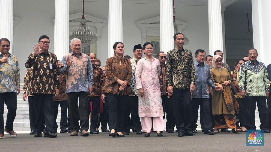 Gosip yang beredar, keduanya mendapatkan kursi di kabinet Jokowi periode II.