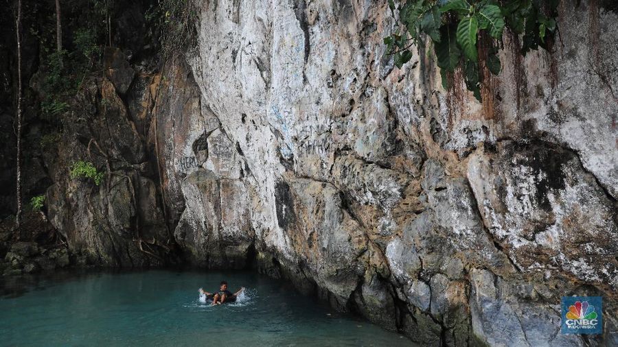 Sungai Tamborasi ini dinobati sebagai sungai terpendek di Dunia karena ukurannya yang pendek. WorldAtlas memasukan sungai ini sebagai sungai terpendek di dunia.