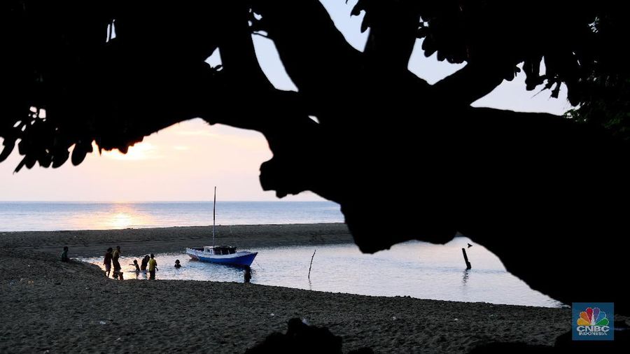 Sungai Tamborasi ini dinobati sebagai sungai terpendek di Dunia karena ukurannya yang pendek. WorldAtlas memasukan sungai ini sebagai sungai terpendek di dunia.