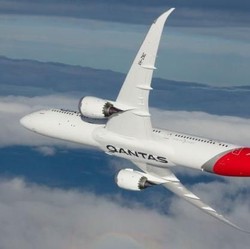 Pesawat Boeing Mendarat Darurat, Mesin Rusak saat Terbang-Ada Ledakan
