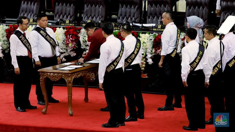 MPR menggelar gladi resik sebagai persiapan akhir pelantikan presiden dan wakil presiden terpilih.