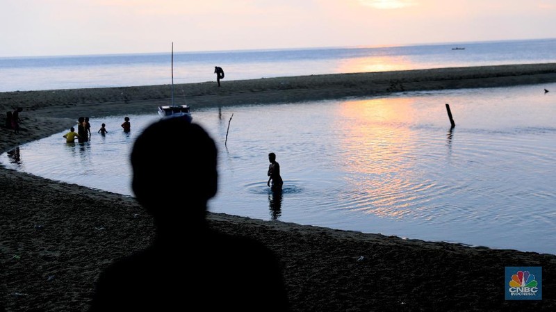 Sungai Tamborasi ini dinobati sebagai sungai terpendek di Dunia karena ukurannya yang pendek. WorldAtlas memasukan sungai ini sebagai sungai terpendek di dunia.