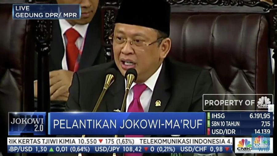 Majelis Permusyawaratan Rakyat (MPR) sesuai UUD melantik presiden-wakil presiden hasil Pilpres 2019, yakni Joko Widodo-Ma'ruf Amin.