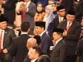 Usai Pelantikan, Anggota MPR Rebutan Foto Bareng Jokowi