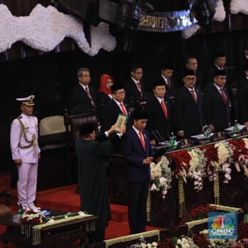 Detik-detik Jokowi-Ma'ruf Baca Sumpah Jadi Presiden & Wapres