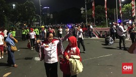 Riuh Kecewa Relawan saat Jokowi Batal Menyapa