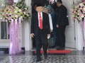 Wajah Semringah Ma'ruf Amin di Balik Balutan Jas Formal
