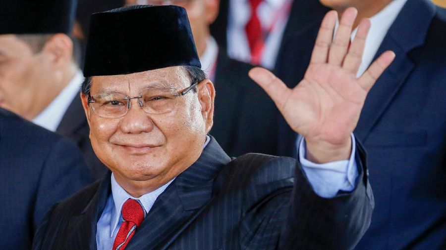Indonesia's losing presidential candidate Prabowo Subianto gestures as he arrives to attend the inauguration of Indonesia's President Joko Widodo for the second term, at the House of Representatives building in Jakarta, October 20, 2019. REUTERS/Willy Kurniawan
