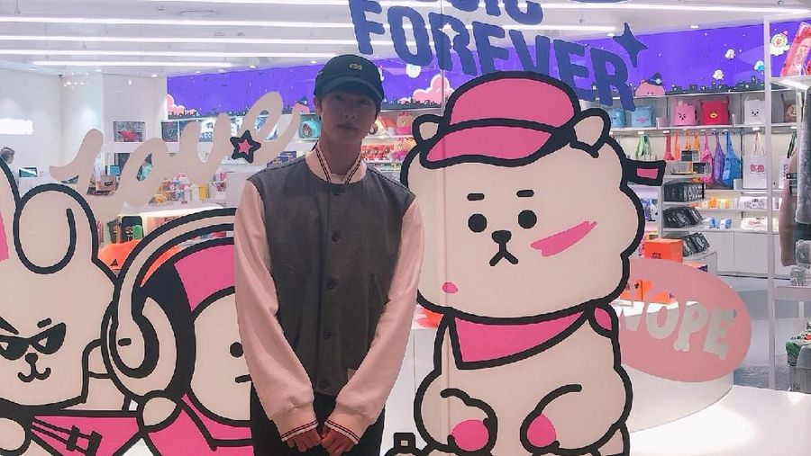 Cuma gara-gara Jin BTS ketahuan bawa kantongnya, brand Balenciaga tiba-tiba jadi viral dan trending topic di twitter 