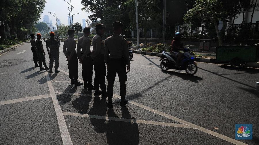 Kawasan lalu lintas di sekitar Gedung MPR/DPR dan Istana Negara telah dialihkan menjelang pelantikan Presiden dan Wakil Presiden.