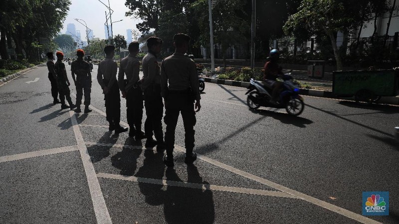 Kawasan lalu lintas di sekitar Gedung MPR/DPR dan Istana Negara telah dialihkan menjelang pelantikan Presiden dan Wakil Presiden.