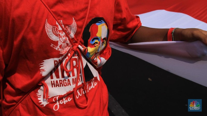 Para relawan Jokowi-Ma'ruf Amin juga adakan acara nonton bareng pelantikan presiden dan wakil presiden di kawasan Monas.