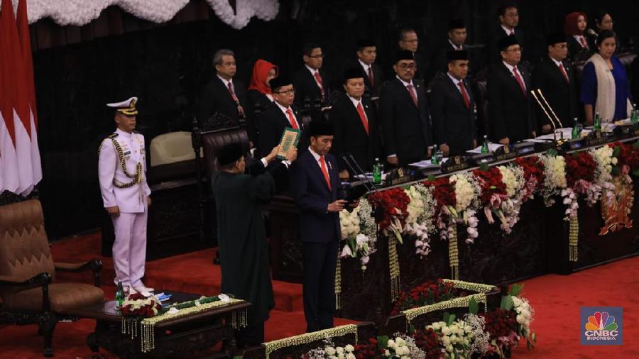 Resmi telah dilantik sebagai presiden untuk periode kedua, Jokowi ungkapkan 5 prioritas pemerintahan kali ini.