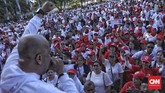 Acara nonton bersama pelantikan Presiden dan Wakil Presiden Terpilih periode 2019-2024 dalam rangka Syukuran Inaugurasi 2019 Dari Relawan Untuk Jokowi Amin di depan Istana Negara, Jakarta, Minggu, 20 Oktober 2019. (CNN Indonesia/Bisma Septalisma)