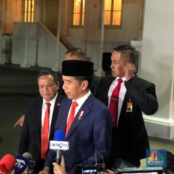 Malam Ketemu Relawan, Besok Pagi Jokowi Umumkan Nama Menteri