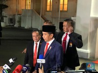 Malam Ketemu Relawan, Besok Pagi Jokowi Umumkan Nama Menteri
