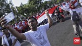 Usai dilantik Jokowi dijadwalkan akan menemui relawan yang sejak pagi sudah menunggunya di kawasan Monas. (CNN Indonesia/Bisma Septalisma)