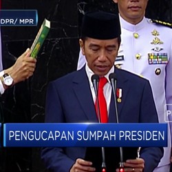 Detik-Detik Jokowi - Maruf Amin Ucap Sumpah
