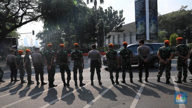 Kawasan lalu lintas di sekitar Gedung MPR/DPR dan Istana Negara telah dialihkan menjelang pelantikan Presiden dan Wakil Presiden.