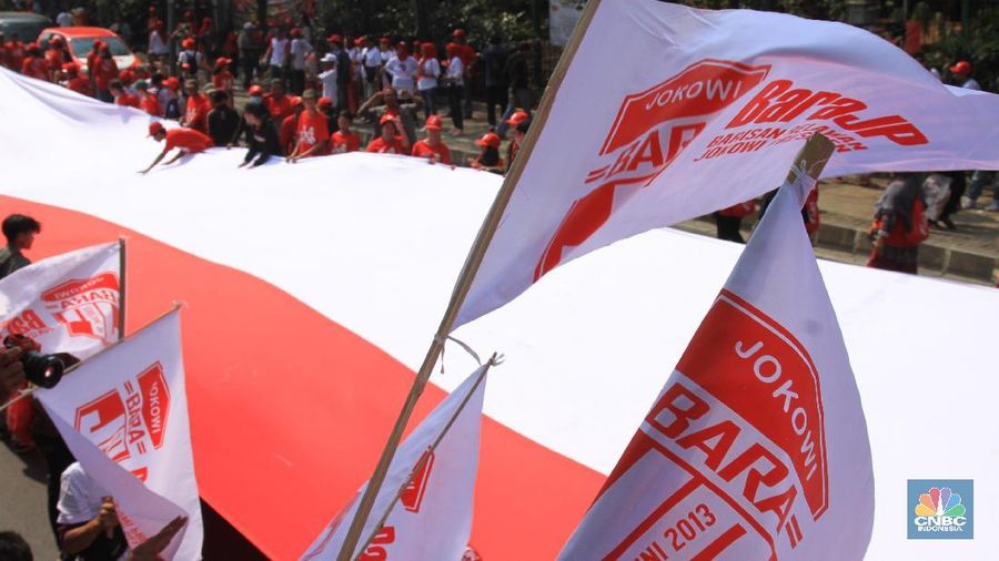 Para relawan Jokowi-Ma'ruf Amin juga adakan acara nonton bareng pelantikan presiden dan wakil presiden di kawasan Monas.