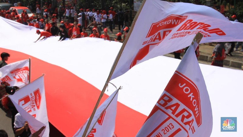 Para relawan Jokowi-Ma'ruf Amin juga adakan acara nonton bareng pelantikan presiden dan wakil presiden di kawasan Monas.
