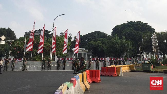Akses Ke Istana Dihalau Kawat Berduri Polisi Jaga Ketat