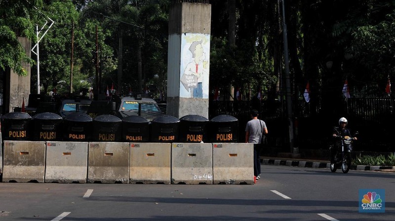 Kawasan lalu lintas di sekitar Gedung MPR/DPR dan Istana Negara telah dialihkan menjelang pelantikan Presiden dan Wakil Presiden.