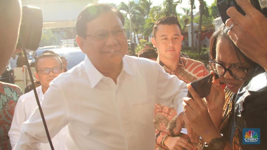 Prabowo mendatangi Istana Negara bersama Wakil Ketua Umum Partai Gerindra Edhy Prabowo.