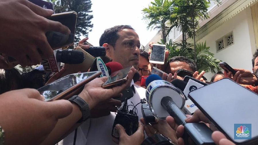 Setelah sejam bertemu, Nadiem Makarim akhirnya buka-bukaan soal pertemuan dengan Presiden Joko Widodo (Jokowi).