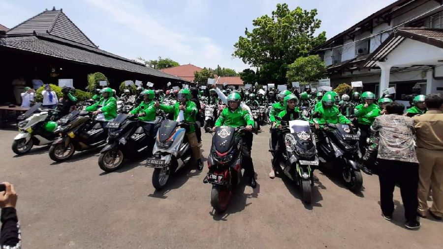 Bahkan saking tingginya aktivitas ride hailing di Indonesia, Grab Indonesia mencatat total jarak tempuh pengemudi Grab mencapai 420 juta km per minggu.