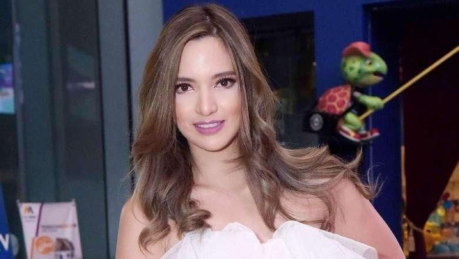 Nia Rahmadhani tiba-tiba menjadi trending topic di Twitter. Penyebabnya, Istri Ardi Bakrie ini tidak bisa membuka buah salak.