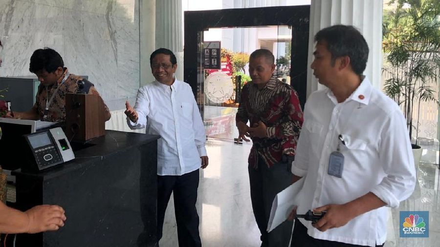 Jelang pengumuman kabinet di bawah Presiden Joko Widodo dan Wakil Presiden Ma'ruf Amin banyak isu berseliweran soal menteri-menteri baru.