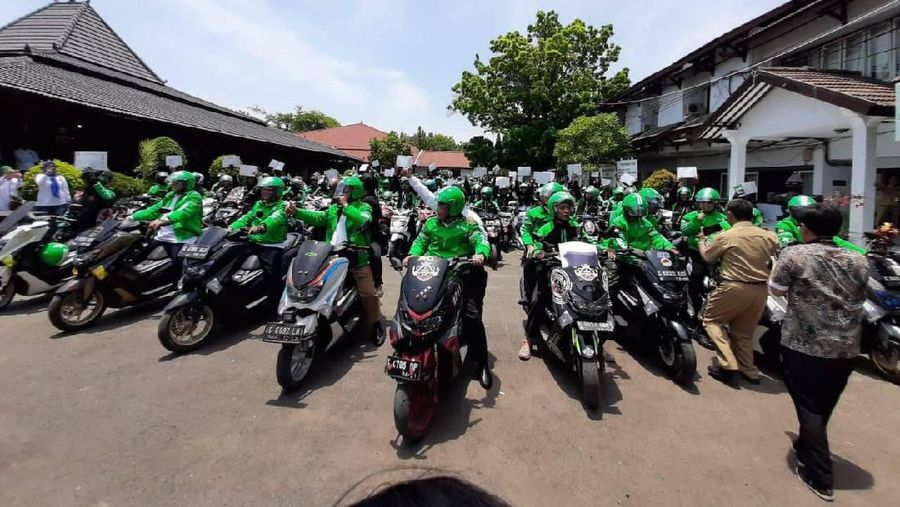 GrabExpress mendapatkan rekor MURI sebagai pengantaran dokumen kependudukan, dan pengantar ke pemohon terbanyak di Indonesia.