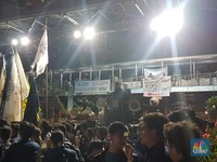 Gagal Demo Istana, Massa BEM SI Tertahan di Patung Kuda