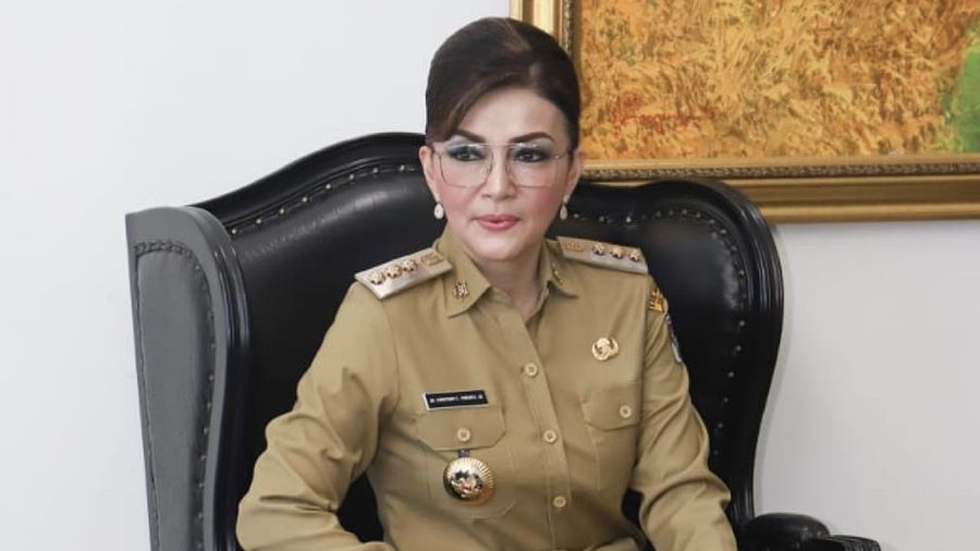 Christiany Eugenia Paruntu, eks Bupati Minahasa Selatan hadir juga ke Istana Negara.