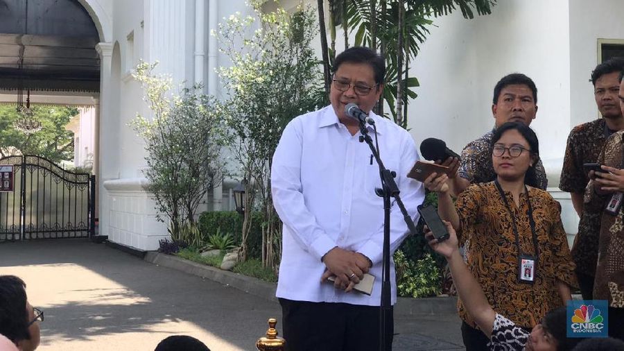 Presiden Jokowi meminta Airlangga sebagai Menko Perekonomian untuk atasi CAD, yakni TPPI dan B30 