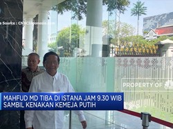 Pakai "Kostum" Kabinet, Mahfud MD Tiba di Istana