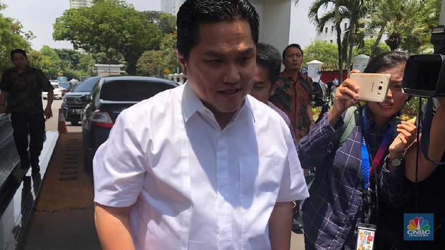 Gerak IHSG yang volatile tersebut bersamaan dengan pemanggilan satu persatu calon menteri yang akan mengisi Kabinet Baru Presiden Joko Widodo.