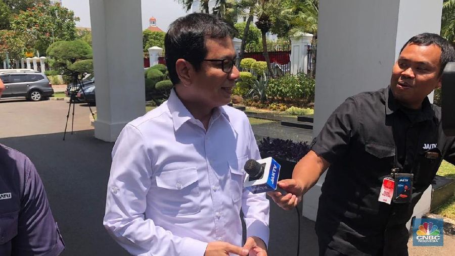 Komisaris Utama NET TV Wishnutama juga datang ke Istana Negara sekitar pukul 11.00 WIB.