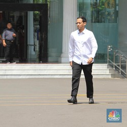 Berkemeja Putih, Nadiem Bertemu Jokowi di Istana Negara