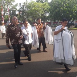 Misteri Kemeja Putih di Istana, Buat Calon Menteri?