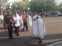 Misteri Kemeja Putih di Istana, Buat Calon Menteri?