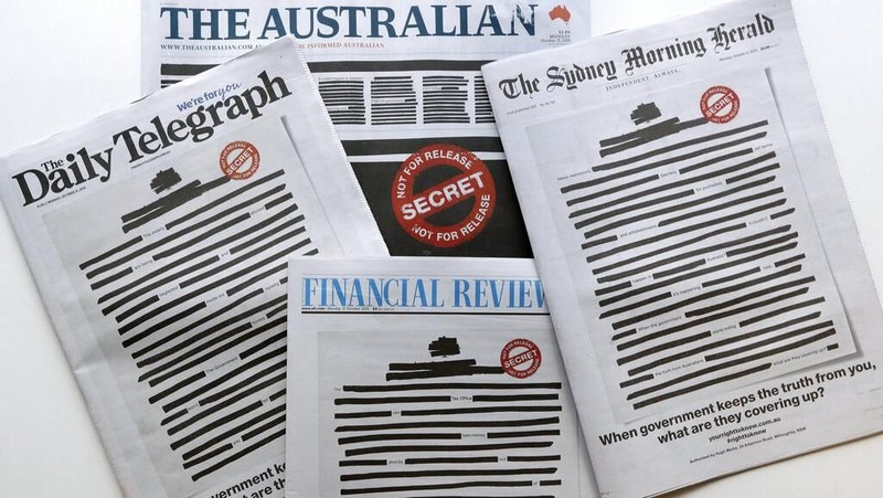 Berbagai koran di Australia menutup tulisan di halaman utama mereka dengan diblok hitam sebagai bagian dari kampanye kebebasan pers pada Senin, 21 Oktober 2019.