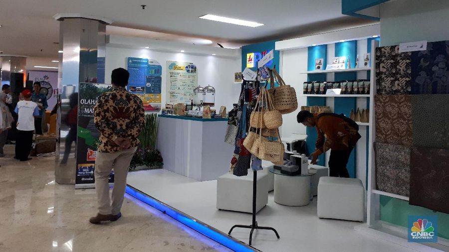 PT PLN (Pesero) menggelar Festival PLN Peduli dalam rangka menyambut Hari Listrik Nasional ke-74 di Kantor Pusat PLN, Trunojoyo, Jakarta.