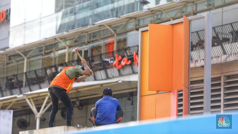 Gerak semu matahari yang dominan terjadi di selatan Khatulistiwa sehingga menyebabkan radiasi matahari yang diterima oleh permukaan bumi lebih banyak.