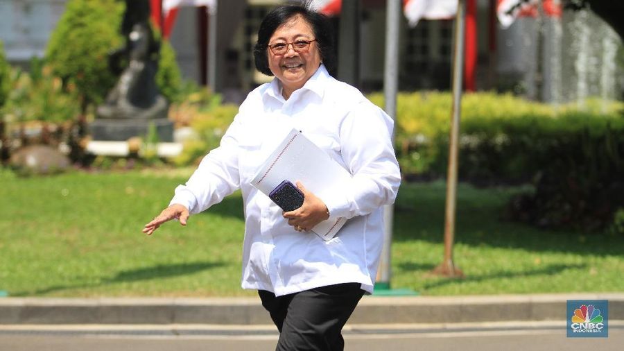Siti Nurbaya Bakar, yang merupakan mantan Menteri Lingkungan Hidup dan Kehutanan memberikan pernyataan kepada media.