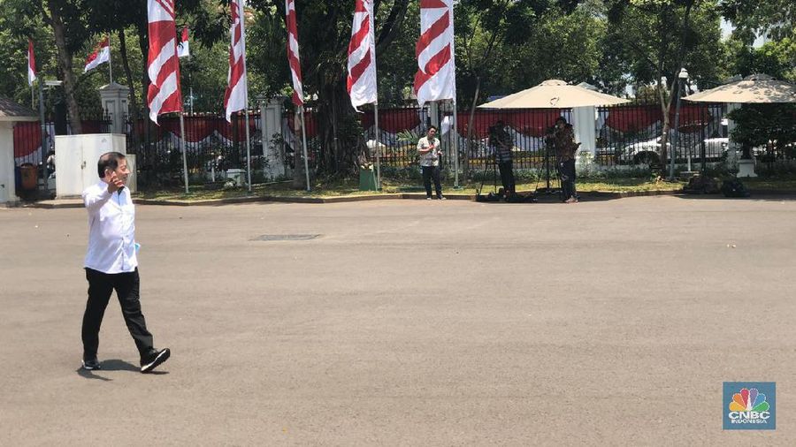Presiden Joko Widodo (Jokowi) juga memanggil Plt Ketum PPP Suharso Monoarfa. Suharso pernah menjabat sebagai Menteri Perumahan Rakyat.