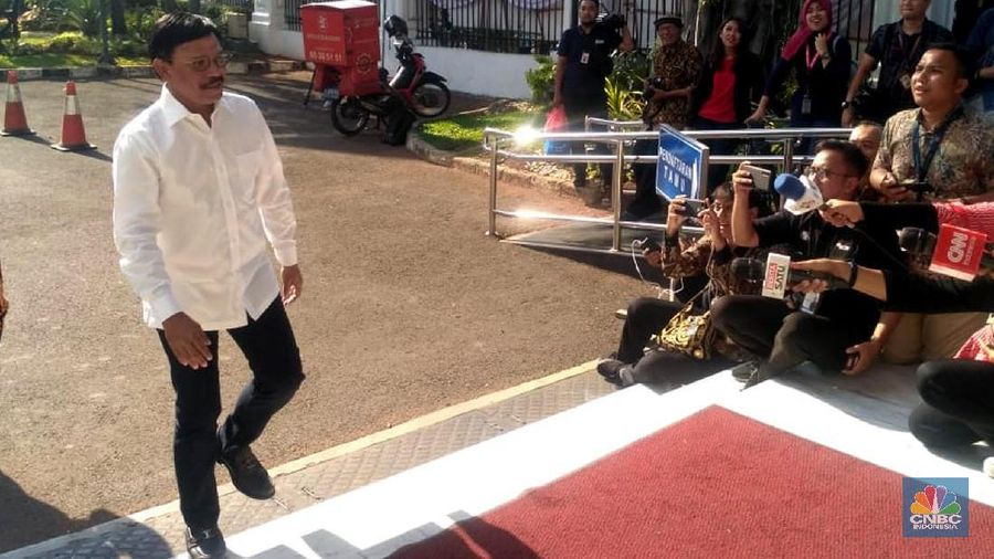Politisi Nasdem dan pengusaha Jhonny G Plate tampak hadir di istana, kuat sinyal untuk jadi Menteri ESDM