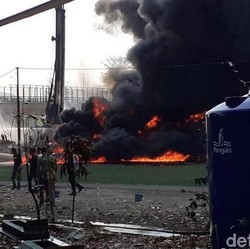 Habis Pipa Terbakar, Pertamina Bersihkan Sisa Tumpahan BBM