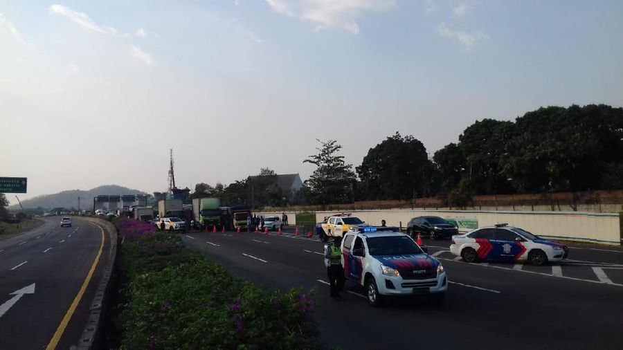 PT Kereta Cepat Indonesia-China (KCIC) mengakui insiden kebakaran terjadi dekat Proyek Kereta Cepat Jakarta Bandung.